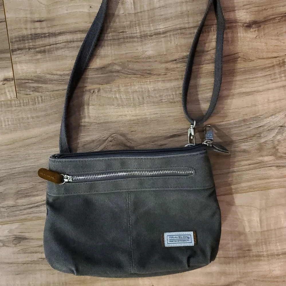 Travelon Anti-Theft RFID Heritage Small Crossbody Bag._5